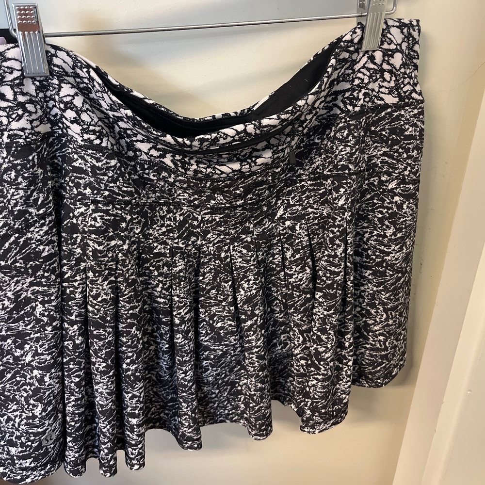 Lulu lemon skort